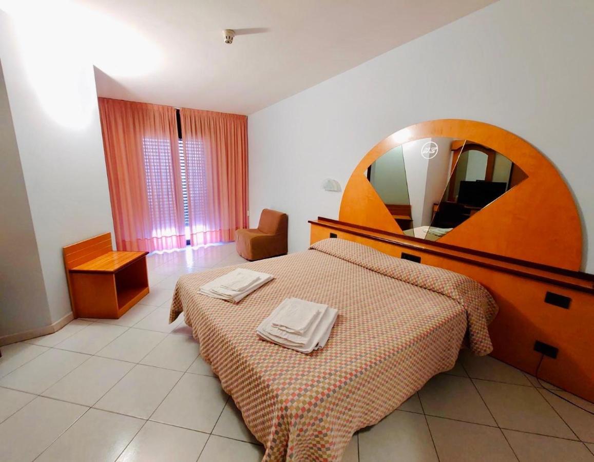 Hotel Solaris Casalbordino Exteriör bild